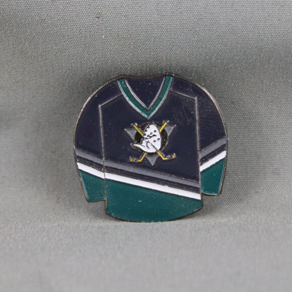 Anaheim MIghty Ducks Pin (VTG) - 1990s Away Unform by Ace - Stamped Pin - Picture 1 of 3